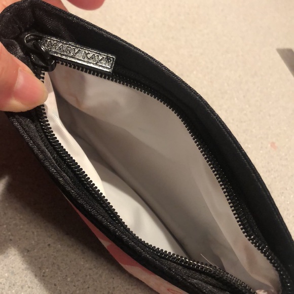 Mary Kay -Floral Pink/Black Cosmetic Bag -Zipper Top - Picture 3 of 3